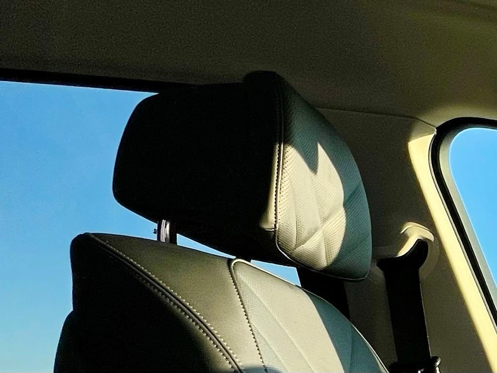 Used 2024 BMW X7 xDrive40i w/ Premium Package image 16