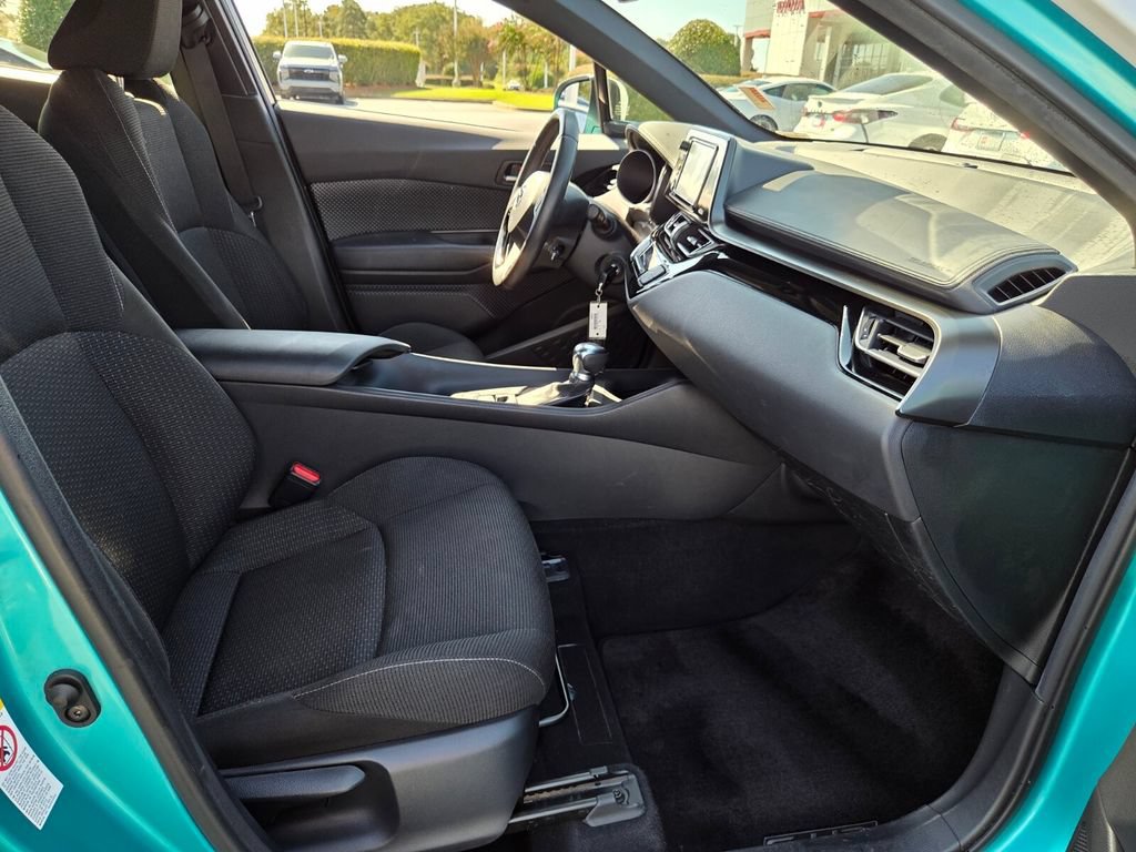 Used 2018 Toyota C-HR XLE FWD image 16