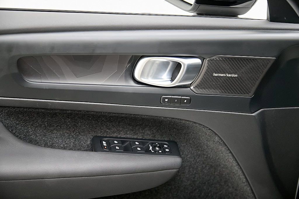 Certified 2023 Volvo C40 P8 Recharge Ultimate image 11