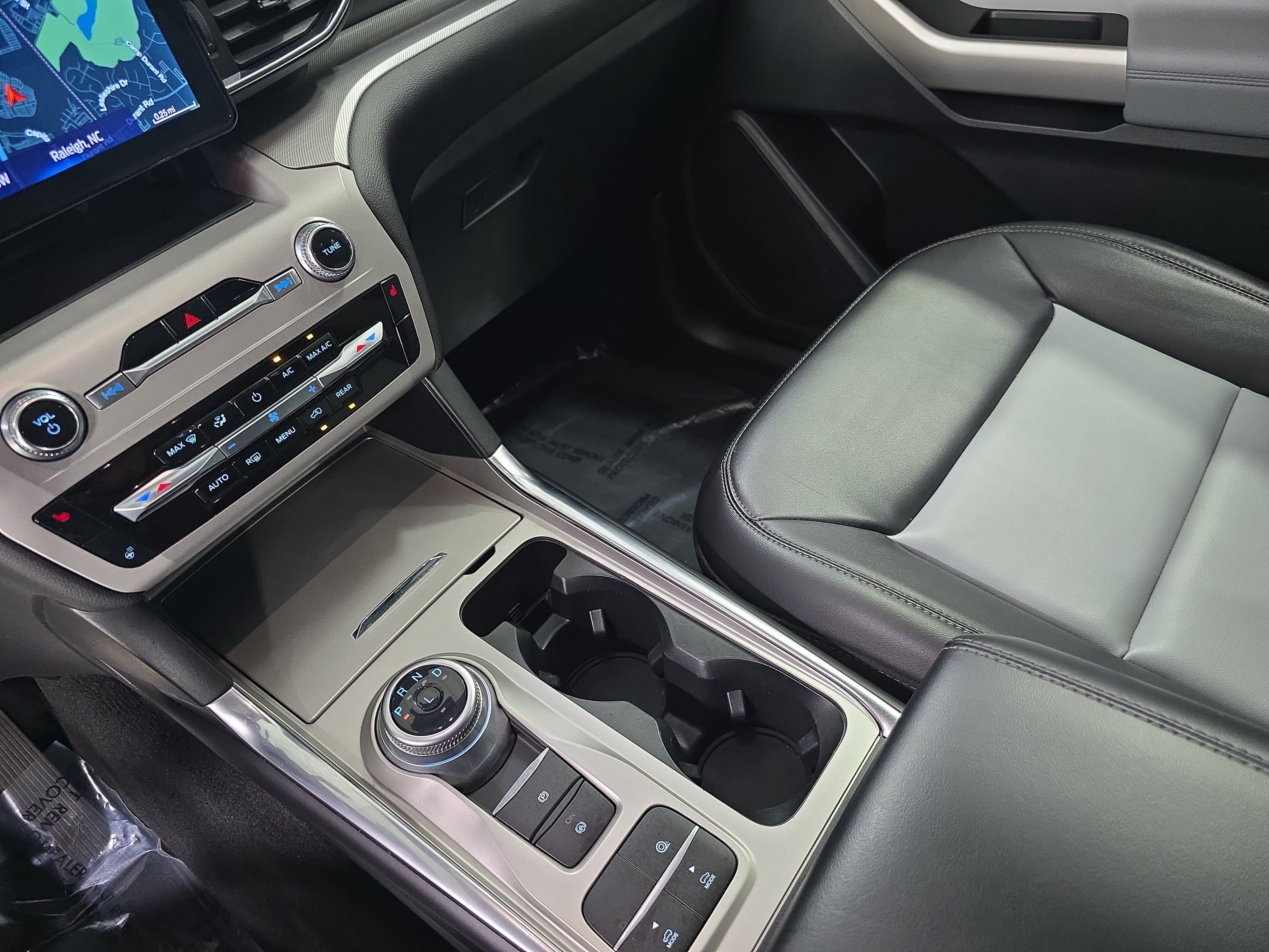 Used 2023 Ford Explorer XLT w/ Equipment Group 202A RWD image 25