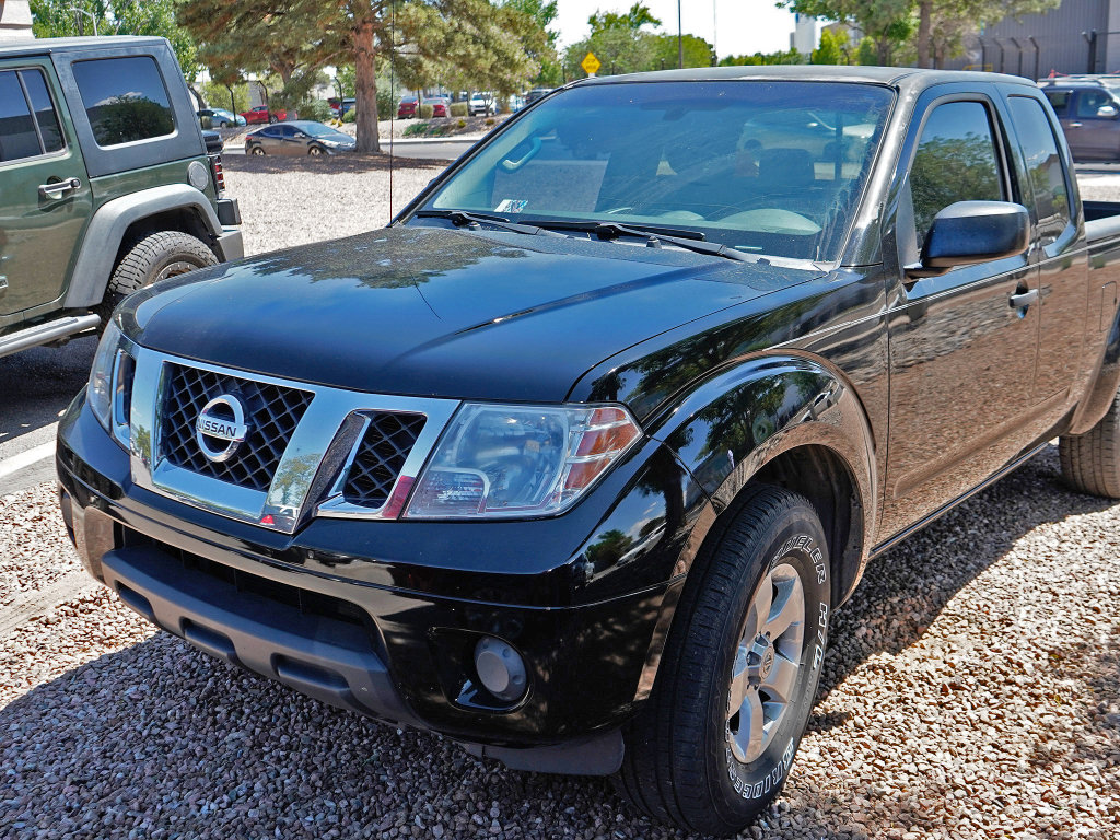 Used 2012 Nissan Frontier SV RWD image 1
