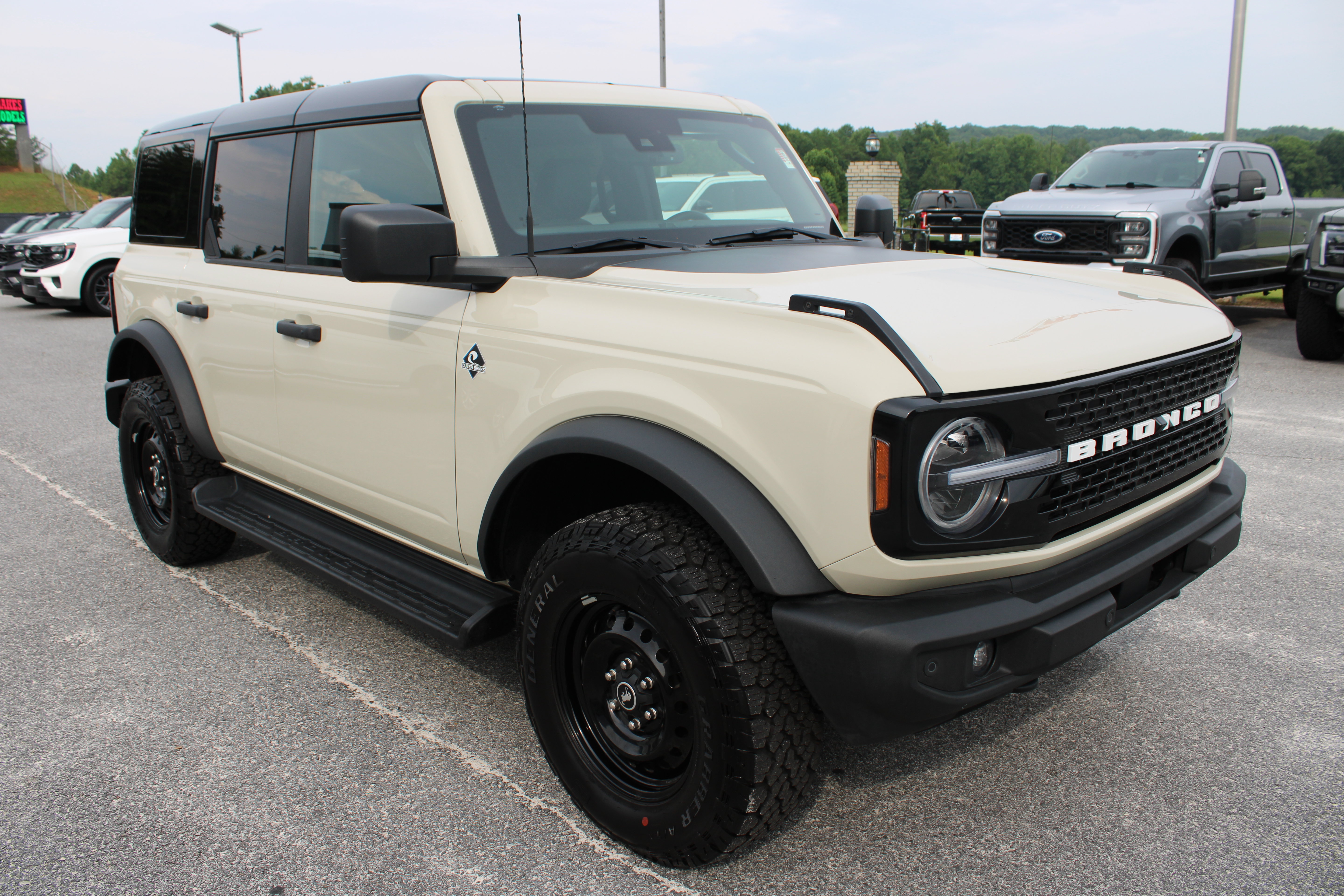 Used 2026 Ford Bronco Outer Banks AWD/4WD image 4