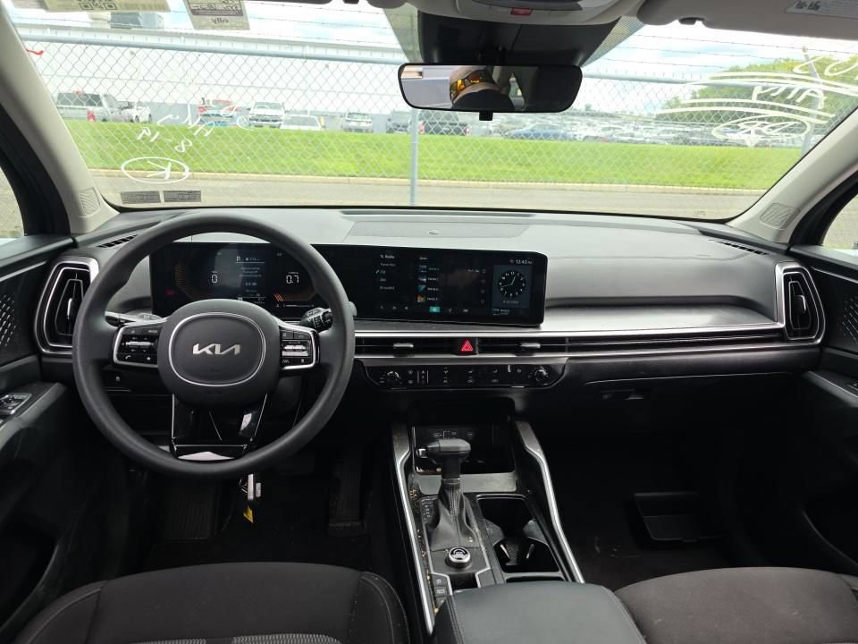 Used 2025 Kia Sorento LX FWD image 10