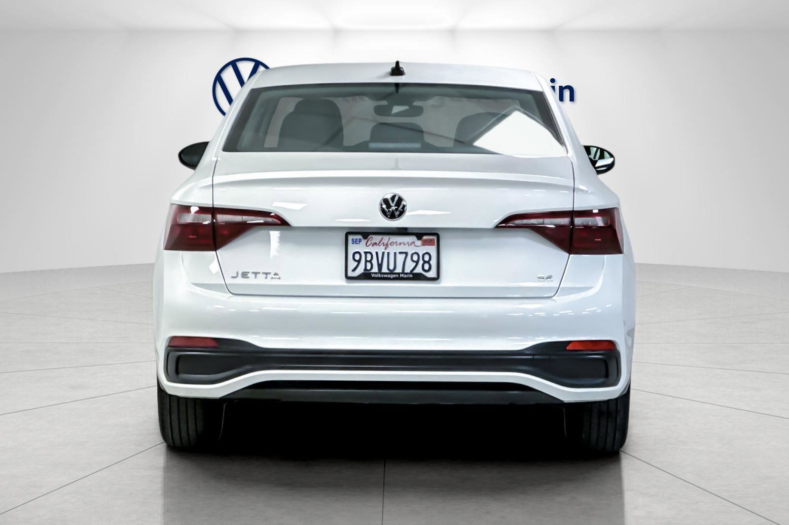 Used 2022 Volkswagen Jetta SE w/ Panoramic Sunroof Package image 4