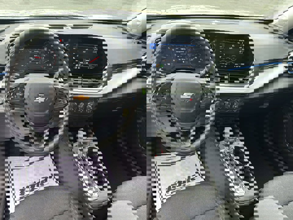 Used 2025 Chevrolet Trax LS w/ LS Convenience Package image 13