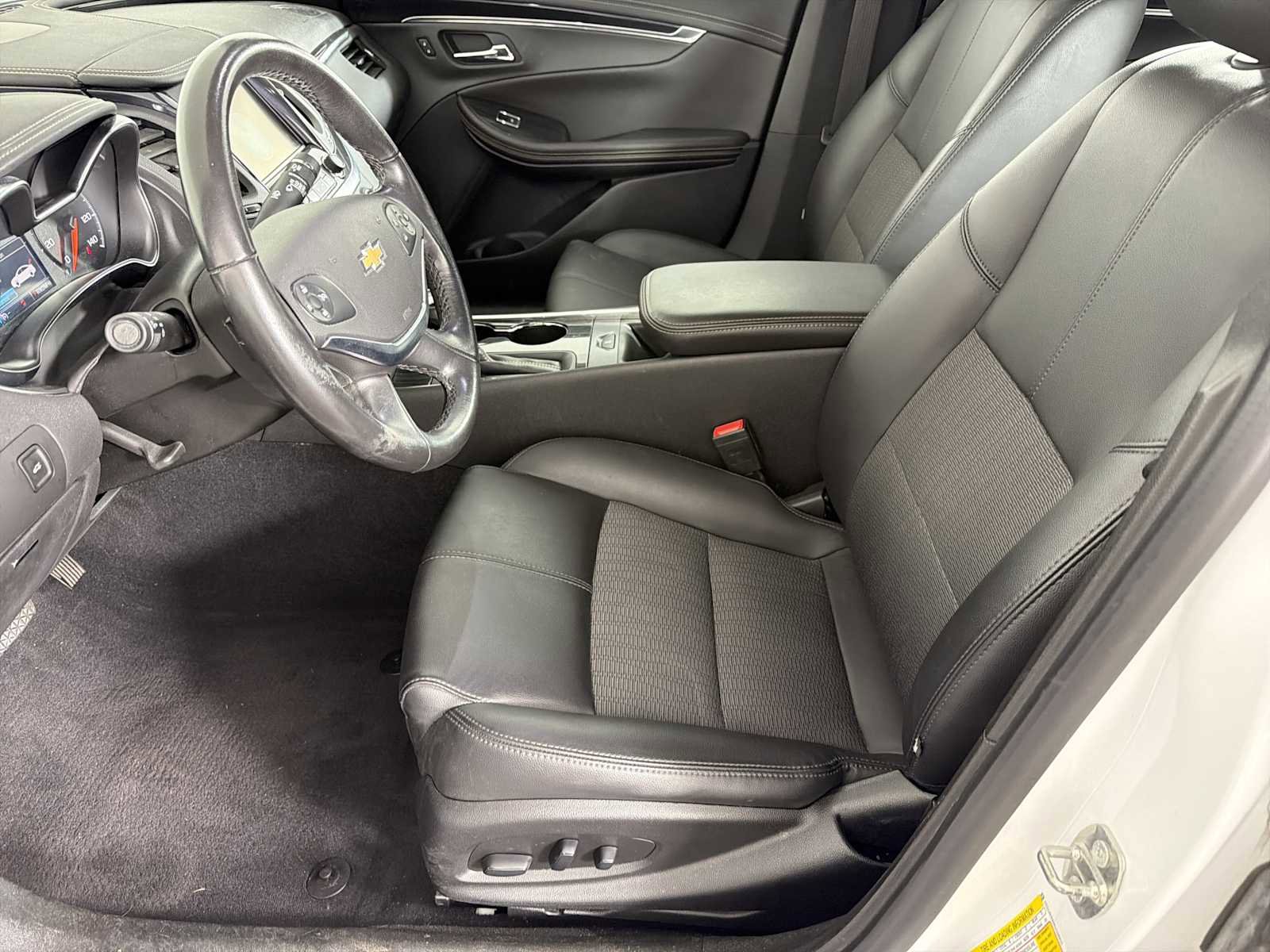 Used 2019 Chevrolet Impala LT FWD image 7