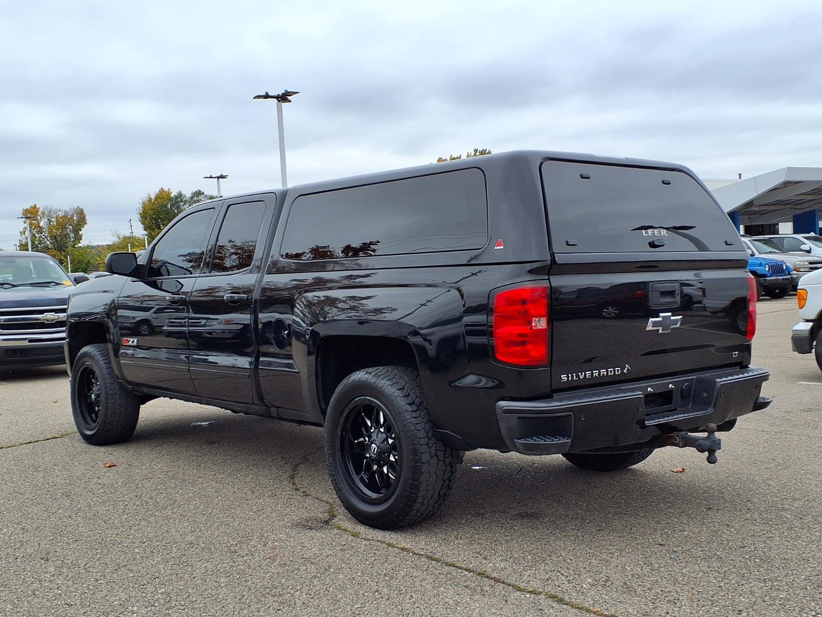 Used 2017 Chevrolet Silverado 1500 LT w/ Midnight Edition AWD/4WD image 7