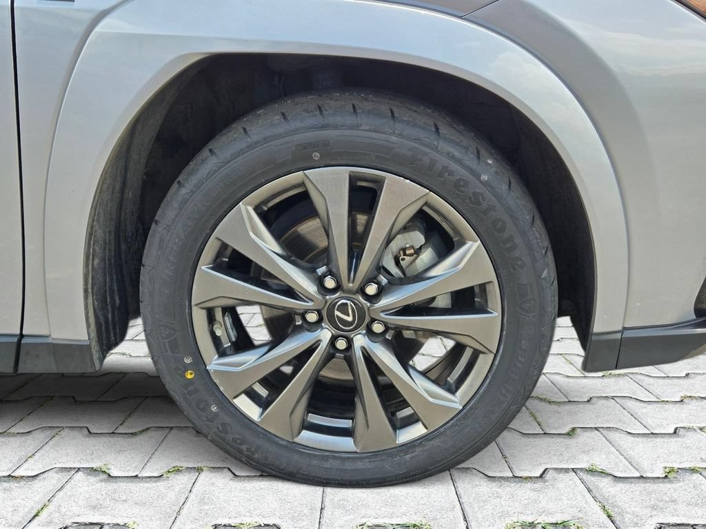 Used 2023 Lexus UX 250h F Sport FWD image 3