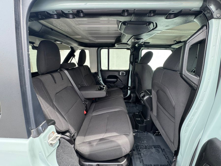Used 2023 Jeep Wrangler Unlimited w/ Cold Weather Group AWD/4WD image 12
