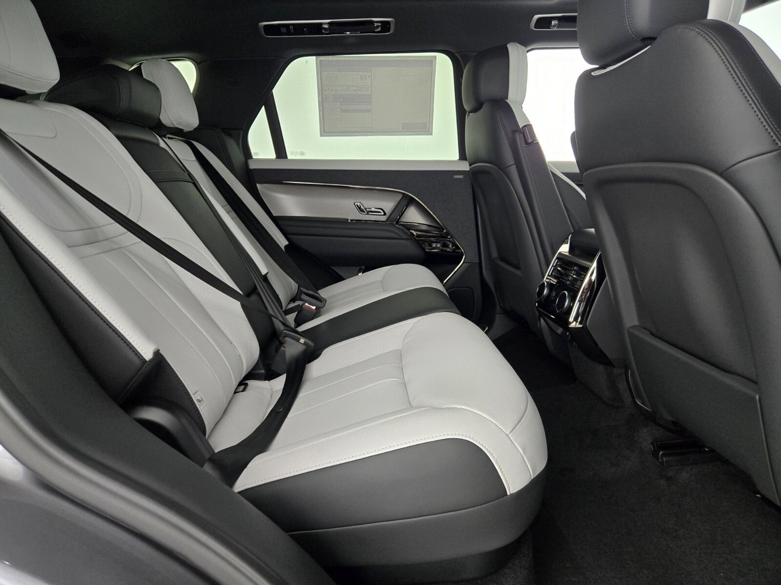 New 2025 Land Rover Range Rover Sport Dynamic SE image 17