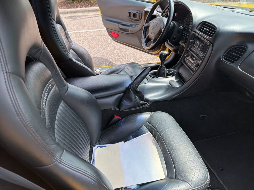 Used 2004 Chevrolet Corvette Convertible w/ Preferred Equipment Group image 22