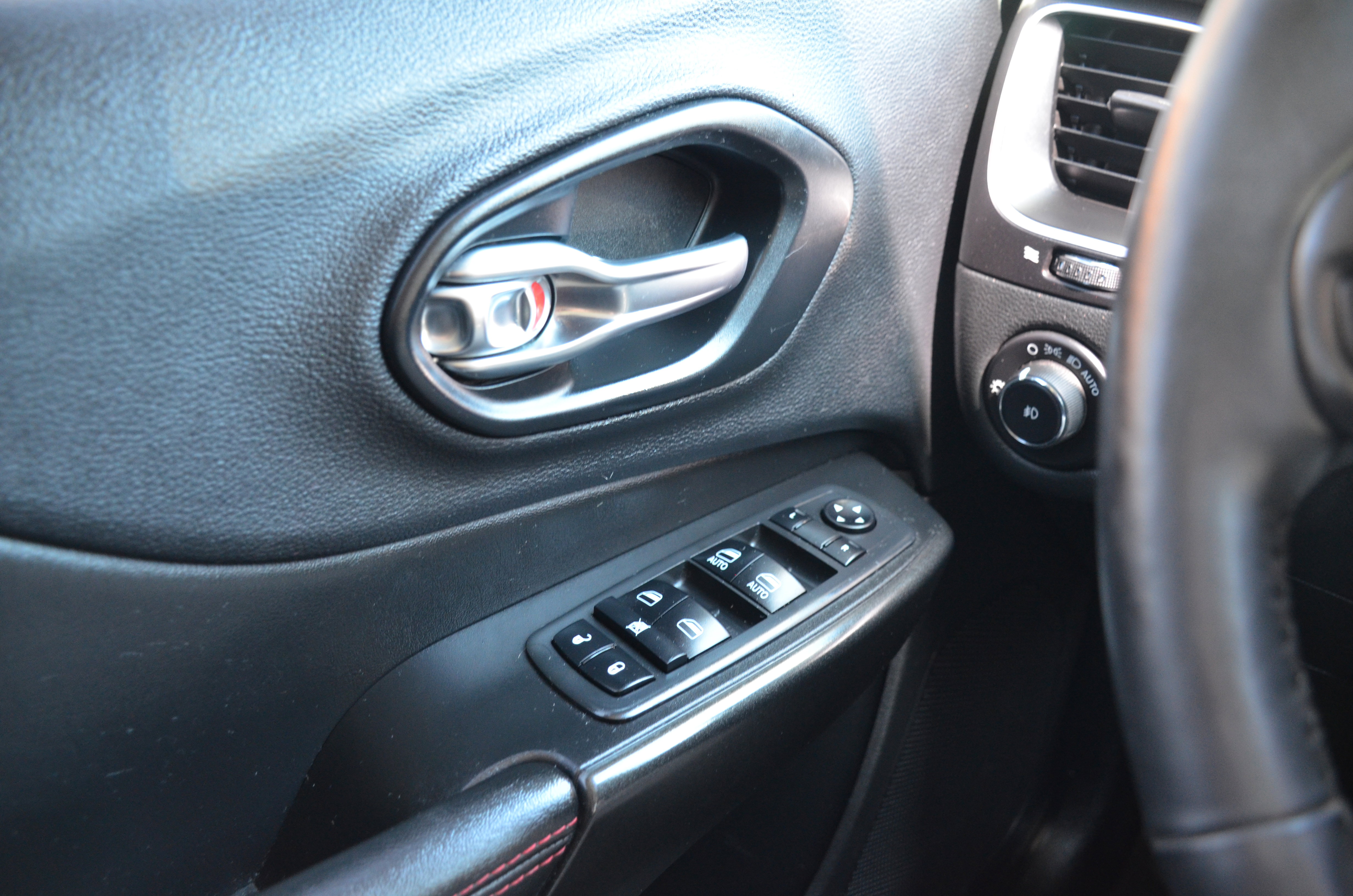 Used 2019 Jeep Cherokee Trailhawk w/ Cold Weather Group image 12