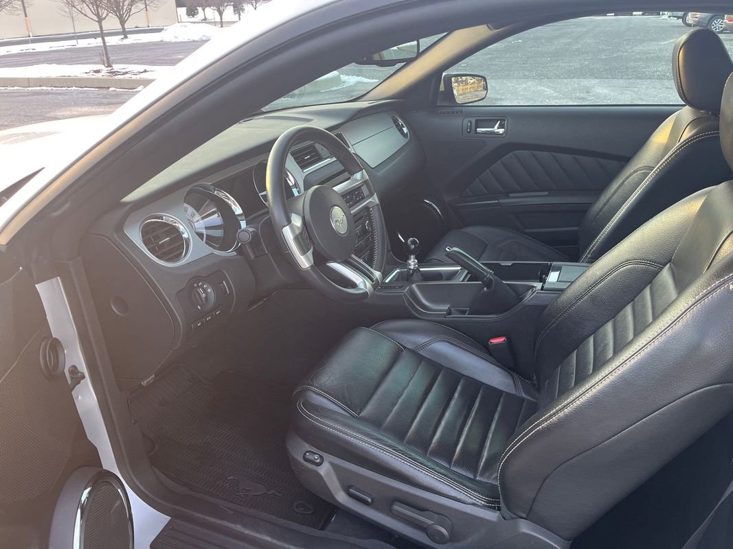 Used 2010 Ford Mustang GT Premium image 10