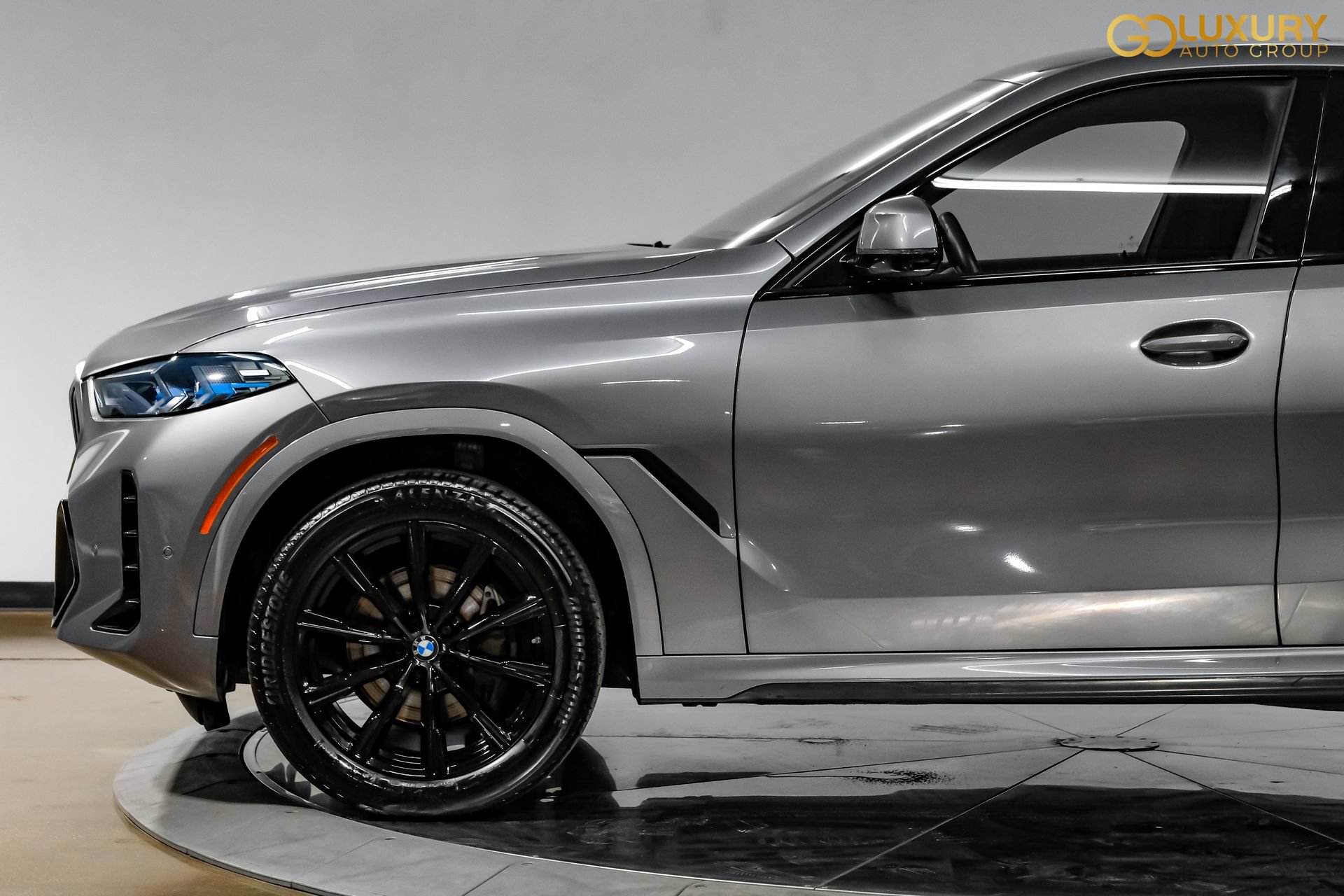 Used 2025 BMW X6 xDrive40i w/ Climate Comfort Package AWD/4WD image 12