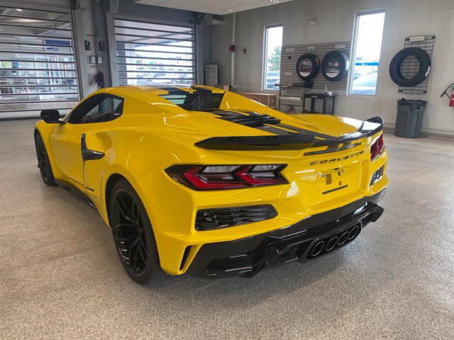 Used 2025 Chevrolet Corvette Z06 RWD image 7
