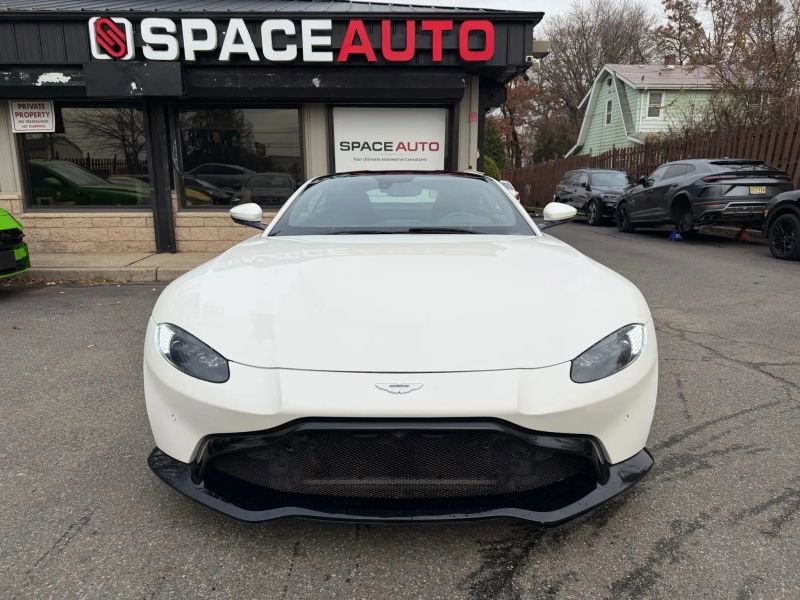 Used 2019 Aston Martin V8 Vantage Coupe image 3