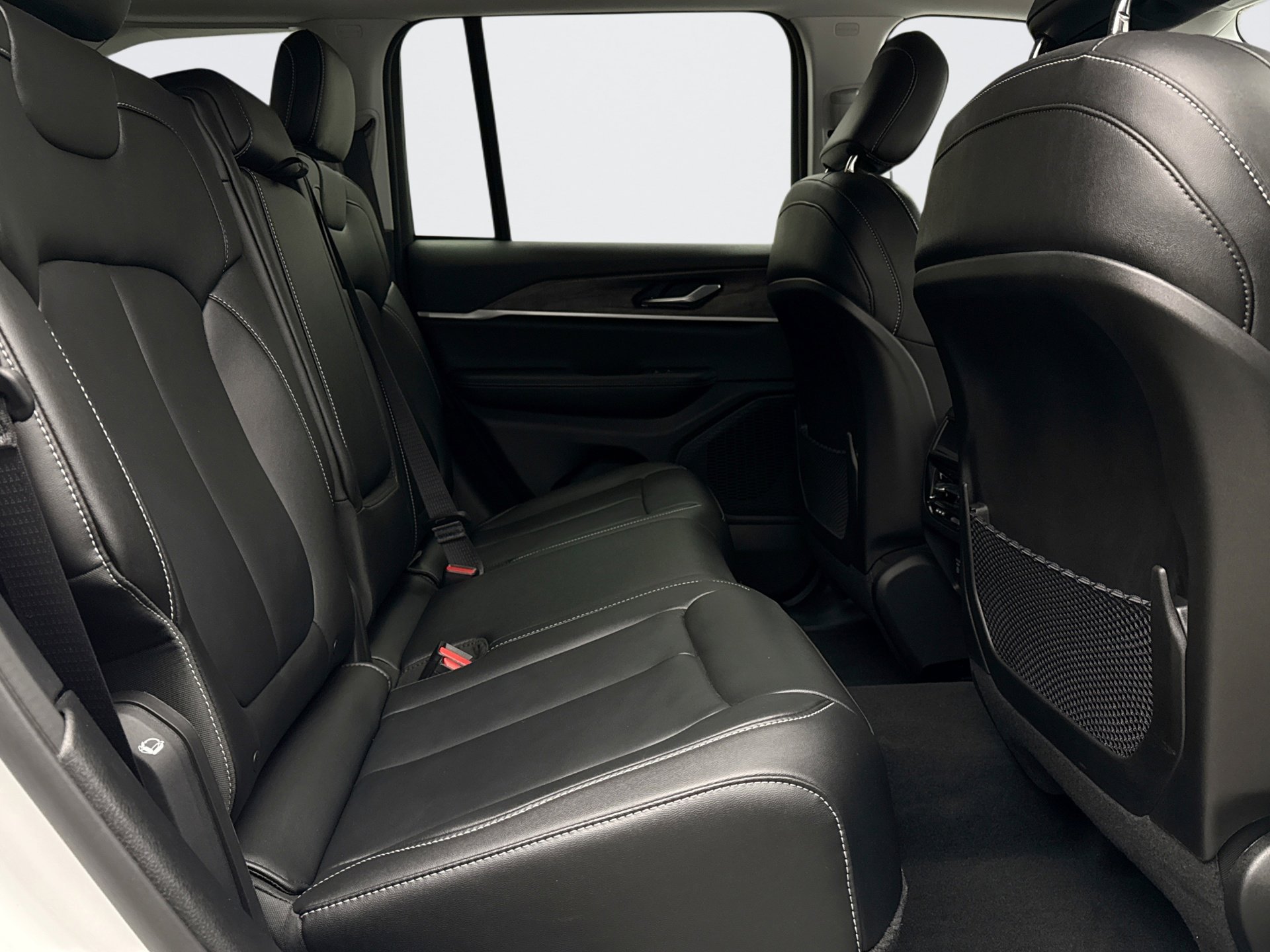 Used 2023 Jeep Grand Cherokee Limited image 17