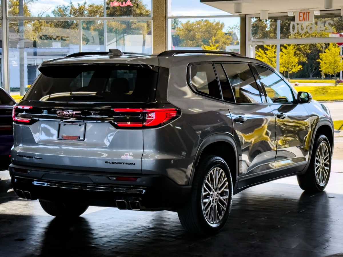 Used 2025 GMC Acadia Elevation w/ Black Edition image 15