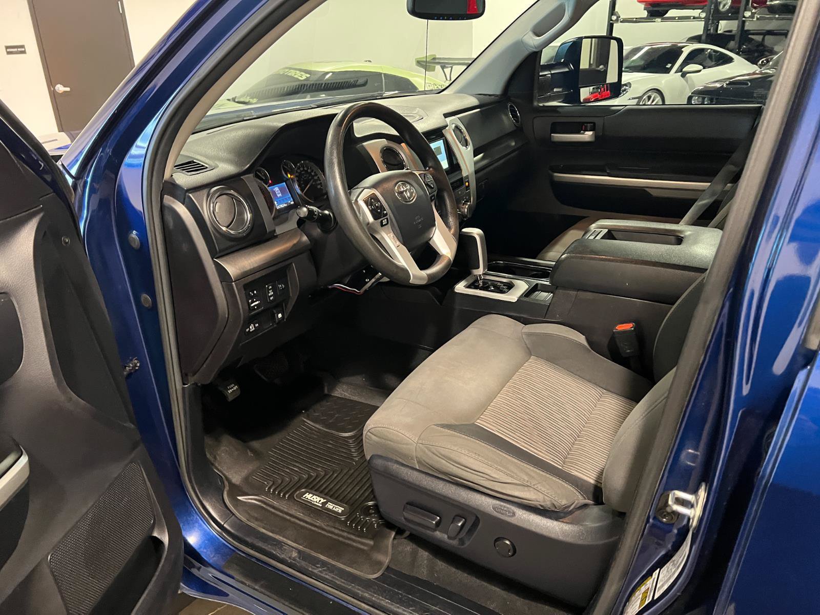Used 2015 Toyota Tundra SR5 w/ SR5 Upgrade Package AWD/4WD image 10
