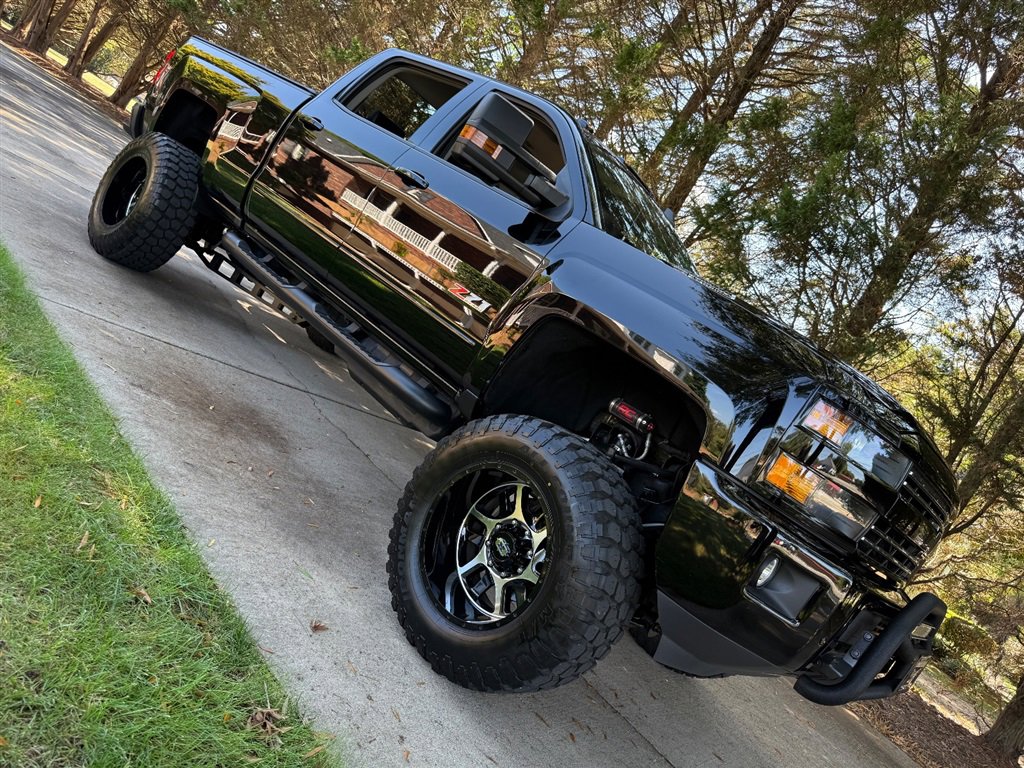 Used 2017 Chevrolet Silverado 2500 LTZ image 34