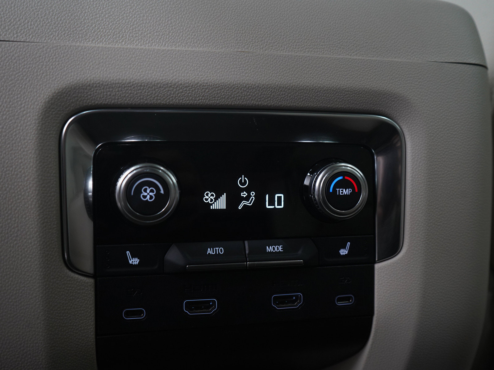 Used 2026 GMC Yukon Denali w/ Denali Reserve Package AWD/4WD image 18