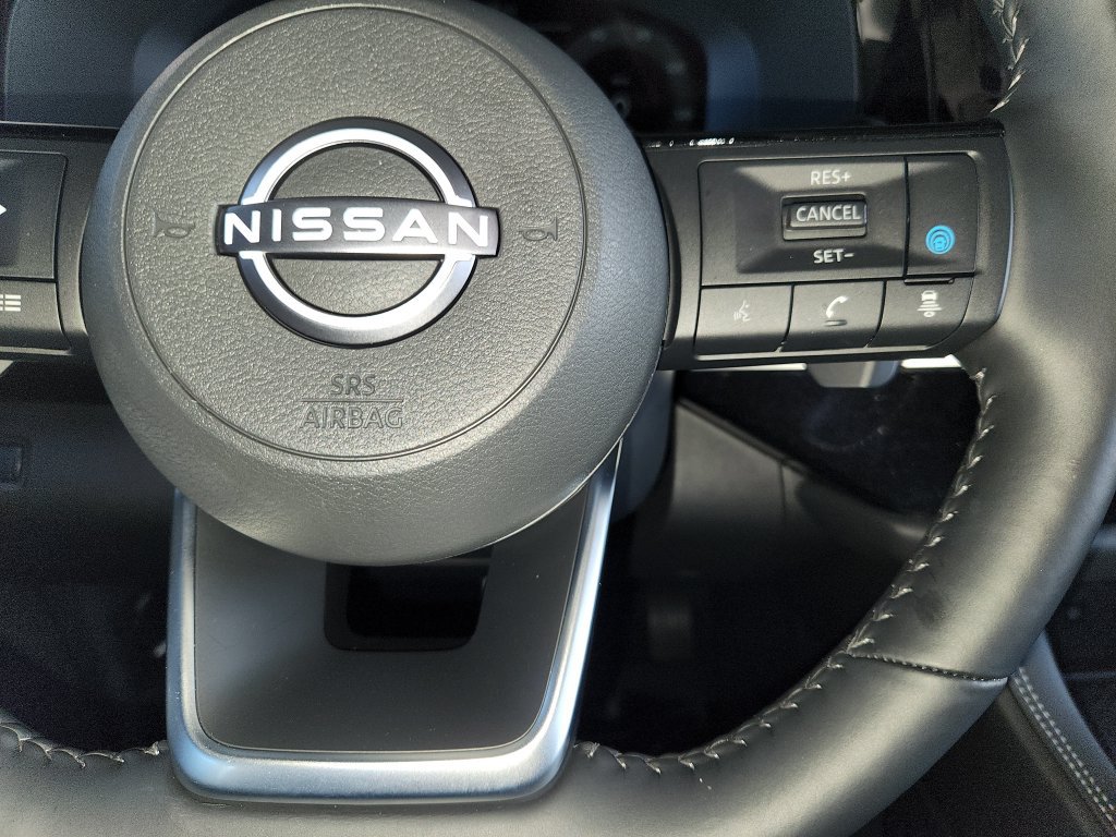Used 2025 Nissan Pathfinder Platinum w/ Black Appearance Package AWD/4WD image 29