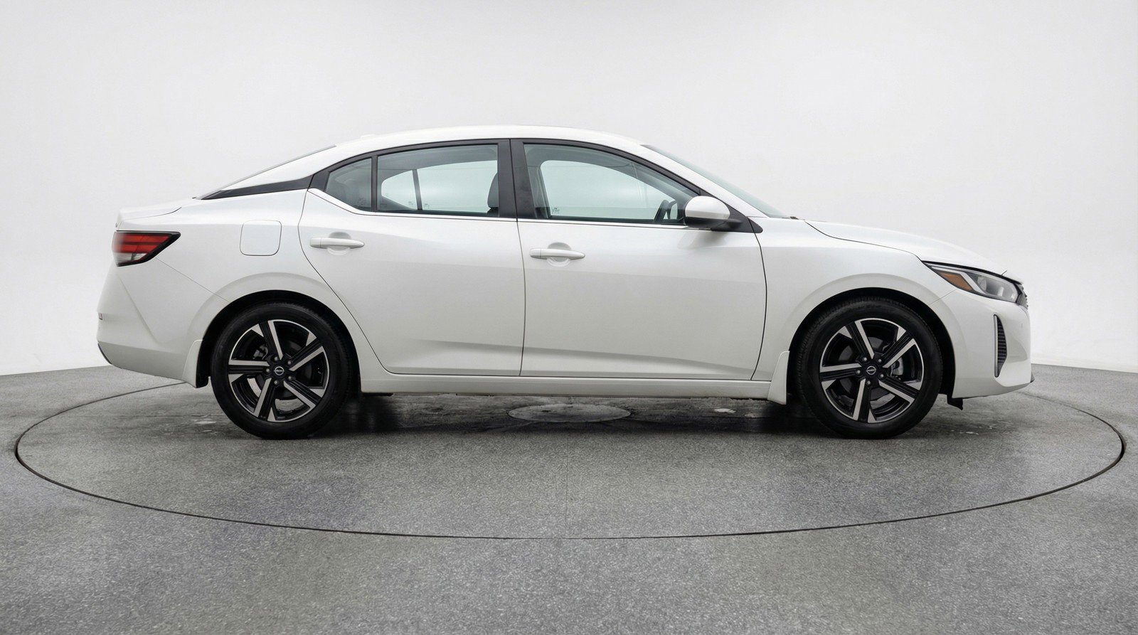 Used 2025 Nissan Sentra SV FWD image 9