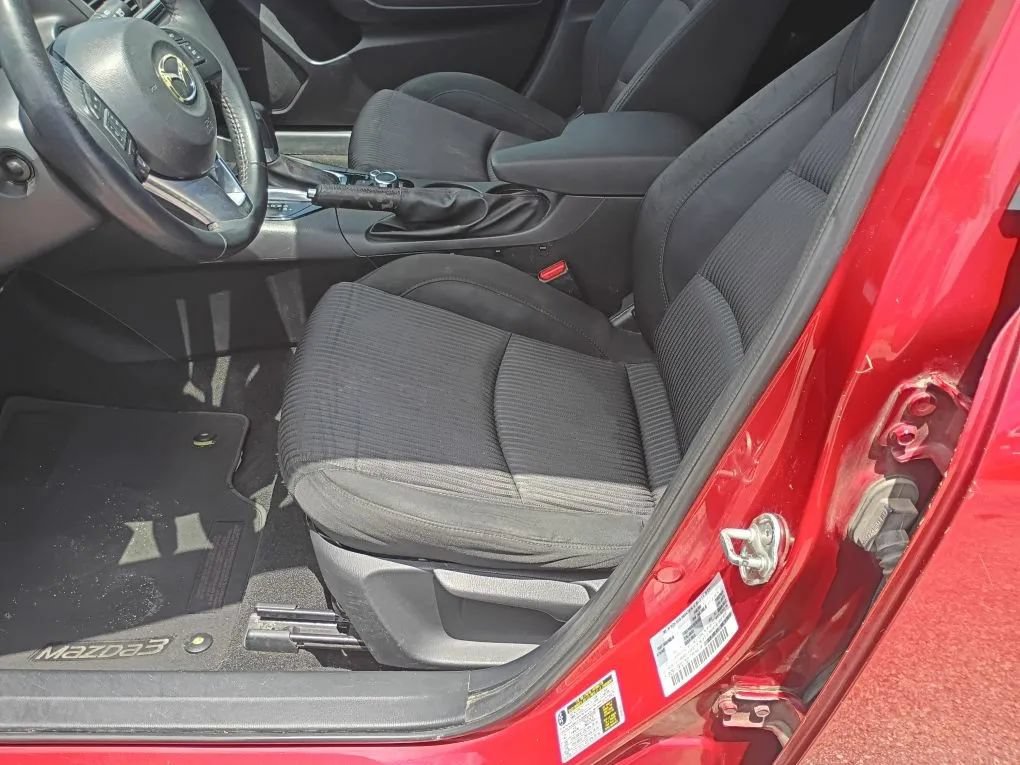 Used 2015 MAZDA MAZDA3 i Touring w/ Technology Package FWD image 9