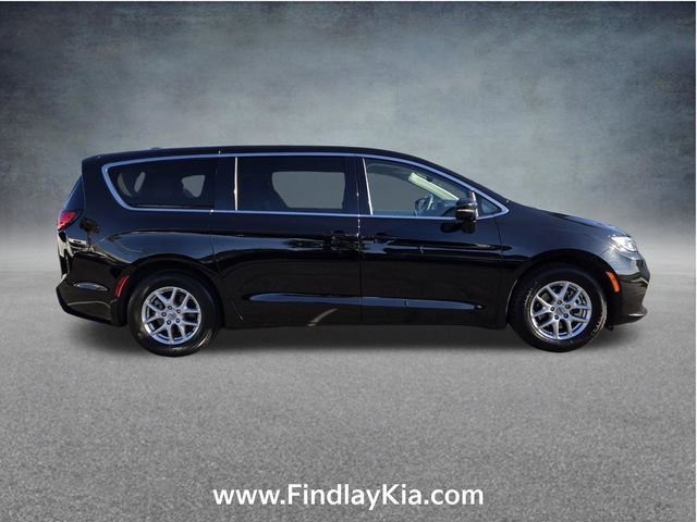 Used 2024 Chrysler Pacifica Touring-L FWD image 5