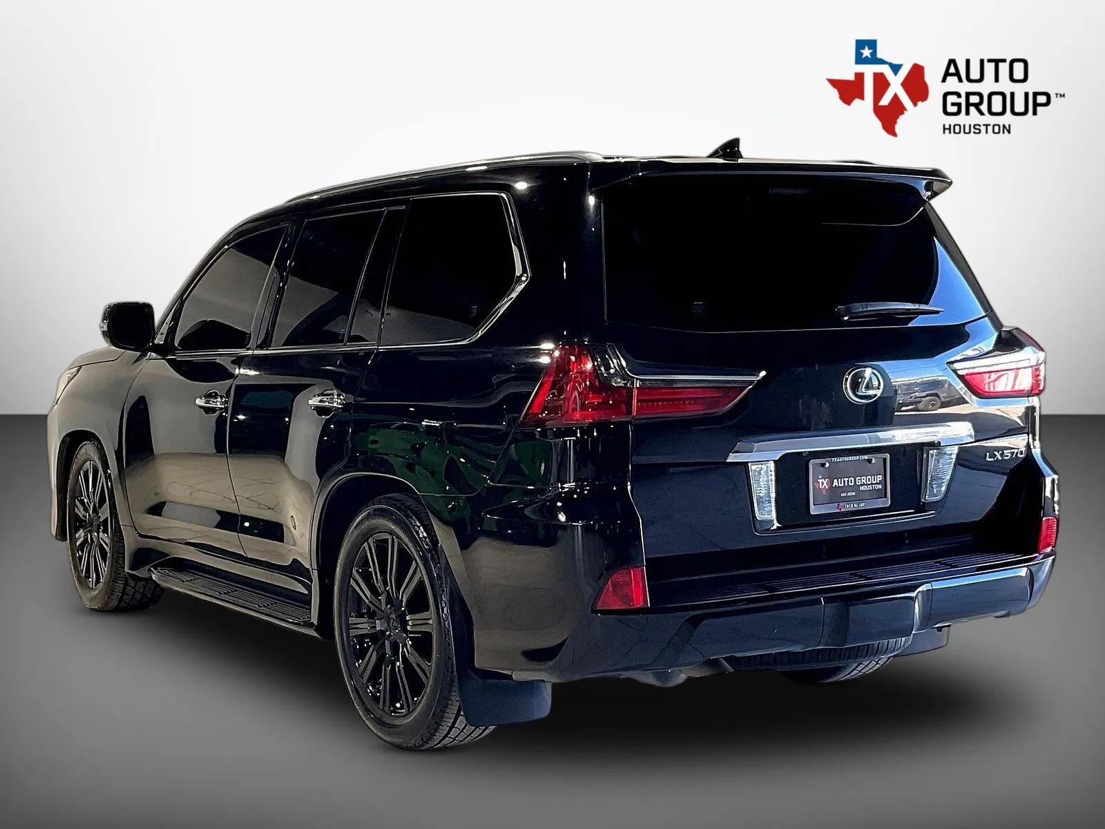 Used 2017 Lexus LX 570 4WD w/ Luxury Package image 4