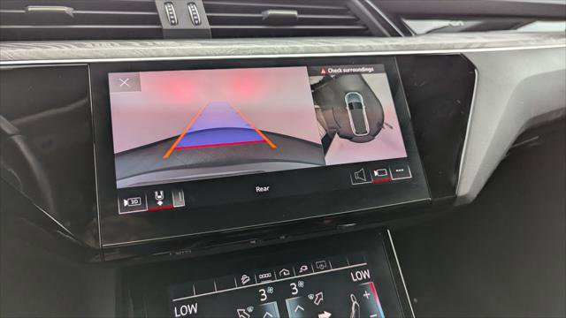 Used 2021 Audi e-tron Premium w/ Convenience Plus Package image 21