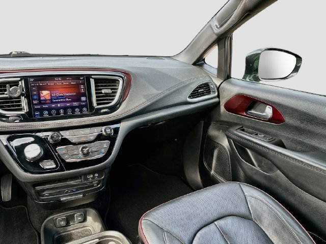 Used 2020 Chrysler Pacifica Limited FWD image 25