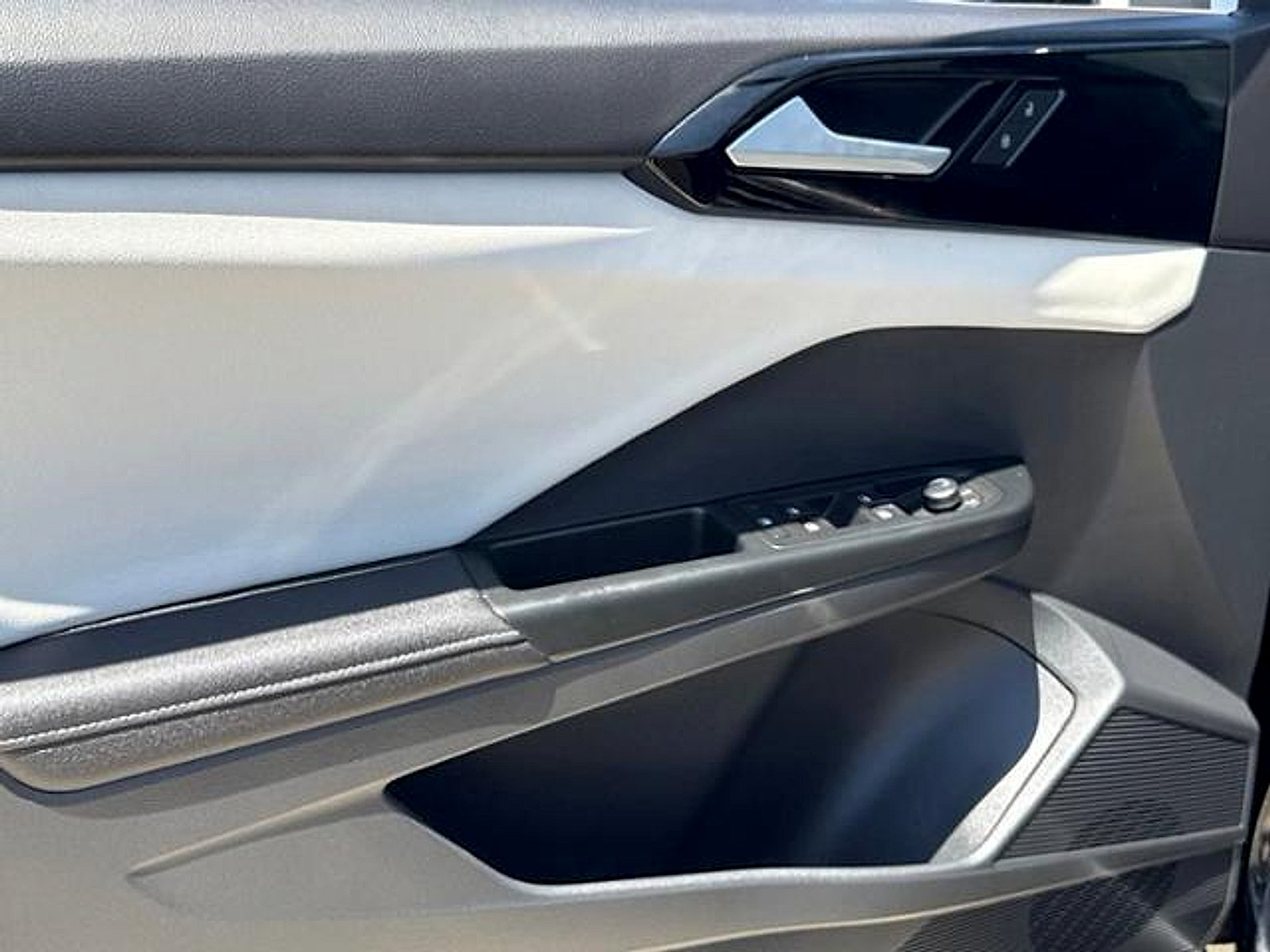New 2026 Volkswagen Taos S FWD image 9