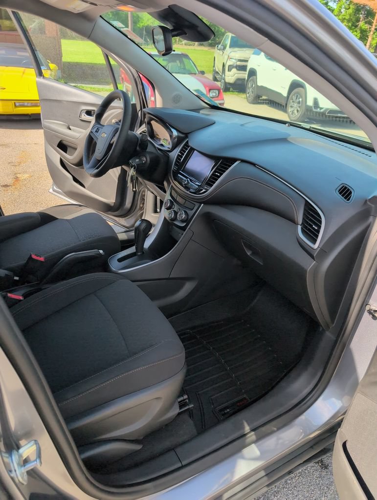 Used 2020 Chevrolet Trax LS w/ Tint and Cruise Package AWD/4WD image 14