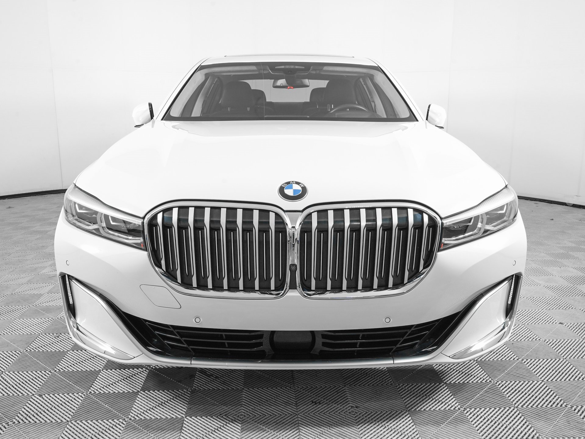 Used 2022 BMW 750i xDrive image 2