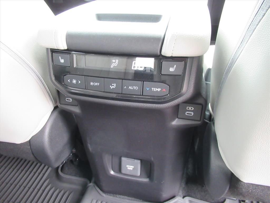 Used 2025 Toyota Grand Highlander Limited image 15