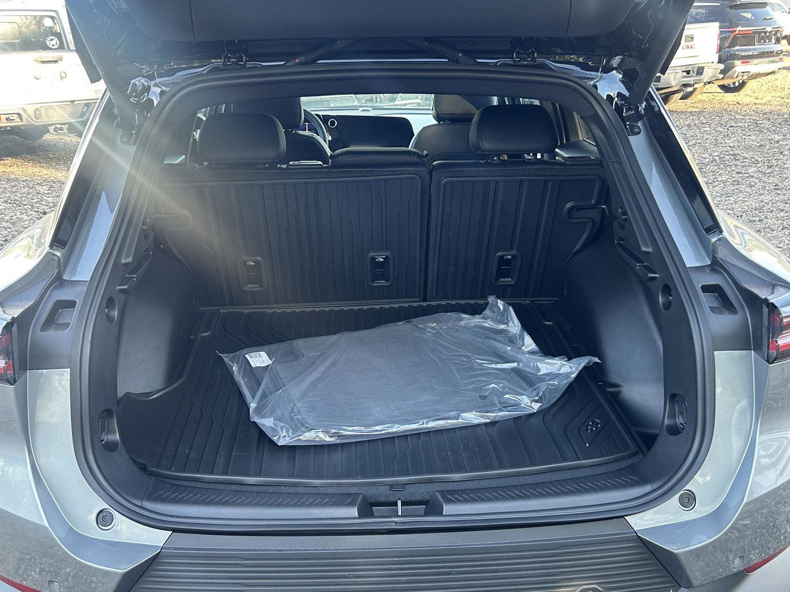 New 2026 Chevrolet Equinox EV LT image 6