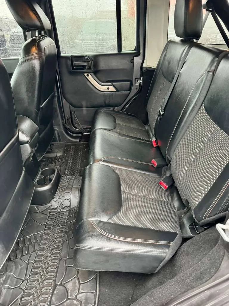 Used 2016 Jeep Wrangler Unlimited Sahara image 8