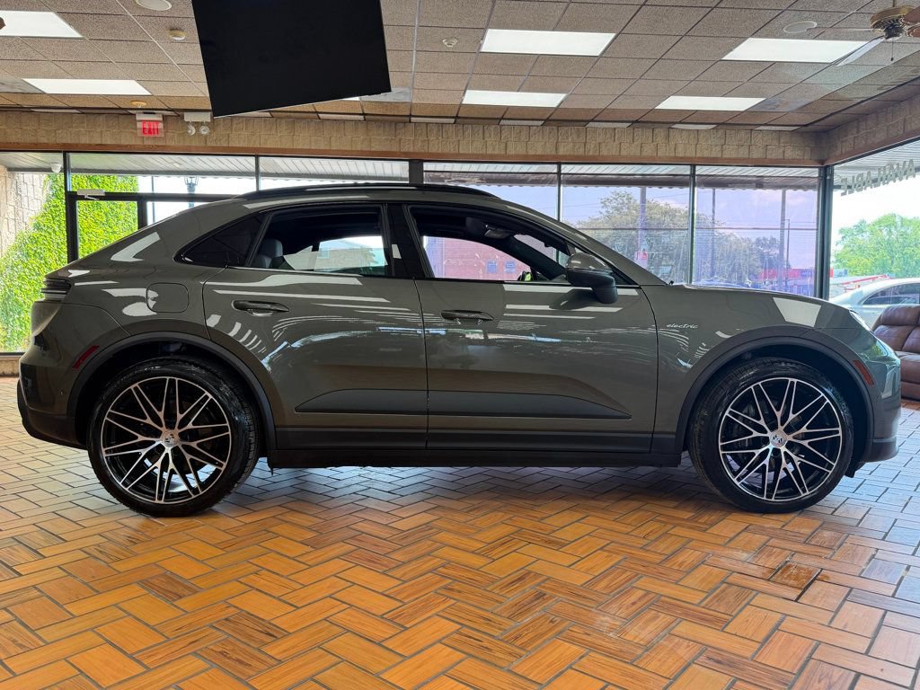 Used 2024 Porsche Macan 4 Electric AWD/4WD image 9