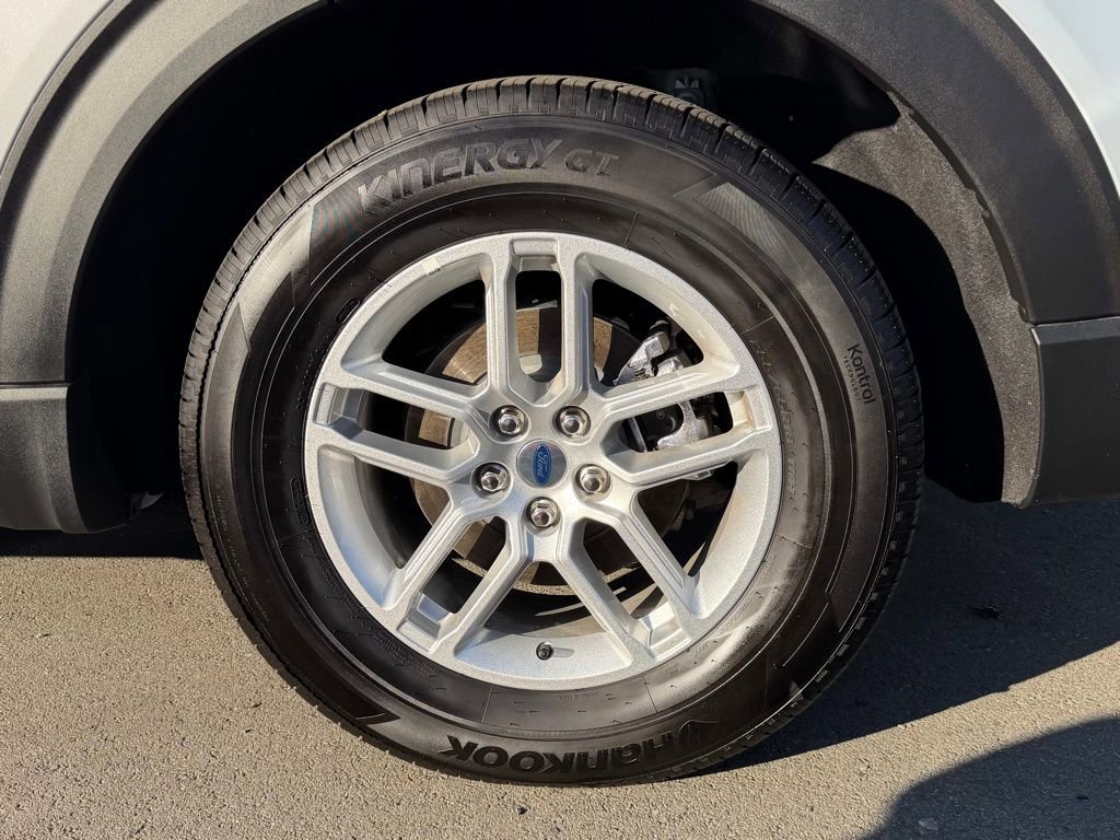 Used 2025 Ford Explorer Active image 12