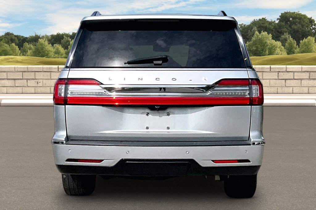 Used 2018 Lincoln Navigator L Reserve w/ Technology Package AWD/4WD image 4
