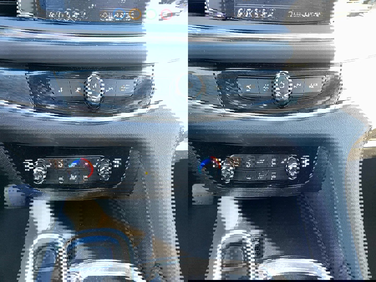 Used 2020 Buick Enclave Essence image 19