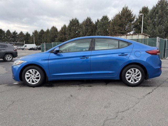 Used 2017 Hyundai Elantra SE image 2