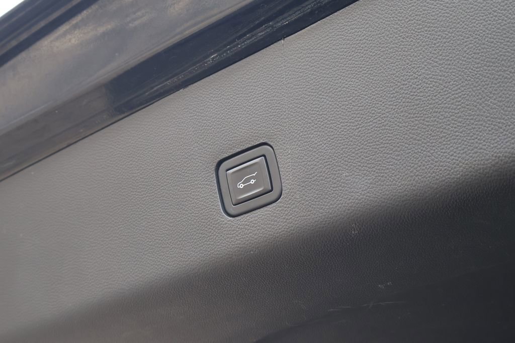 Used 2020 Chevrolet Traverse LT w/ LT Premium Package image 48