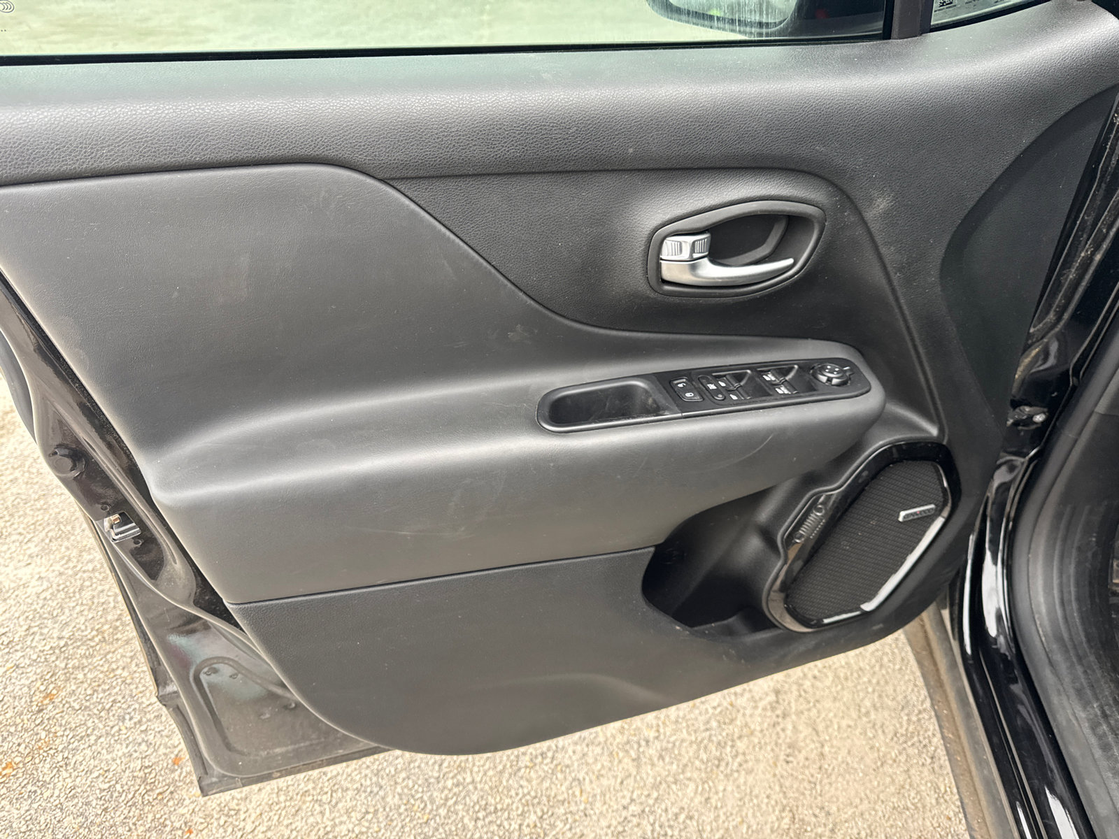 Used 2020 Jeep Renegade Altitude image 10