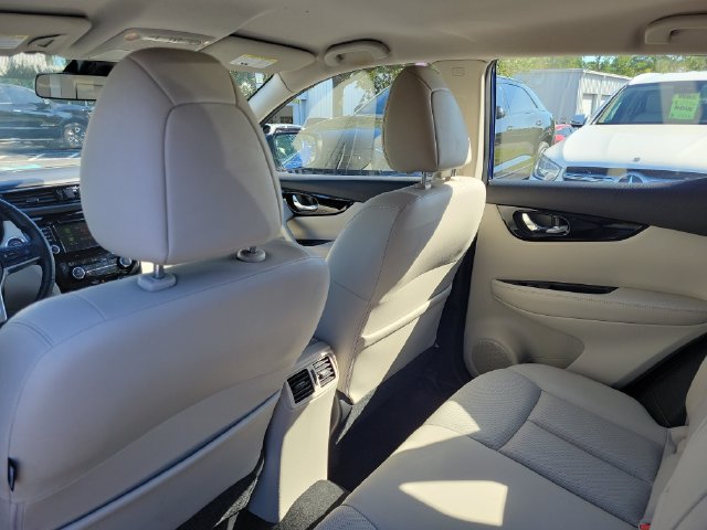 Used 2022 Nissan Rogue Sport SL FWD image 12