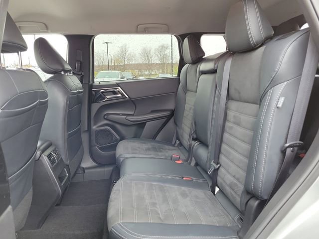 Used 2024 Mitsubishi Outlander SE image 13