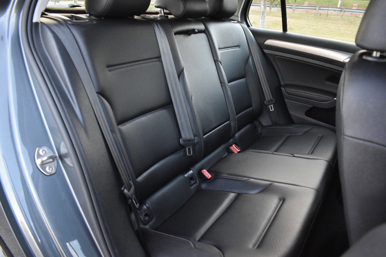 Used 2017 Volkswagen Golf S image 15