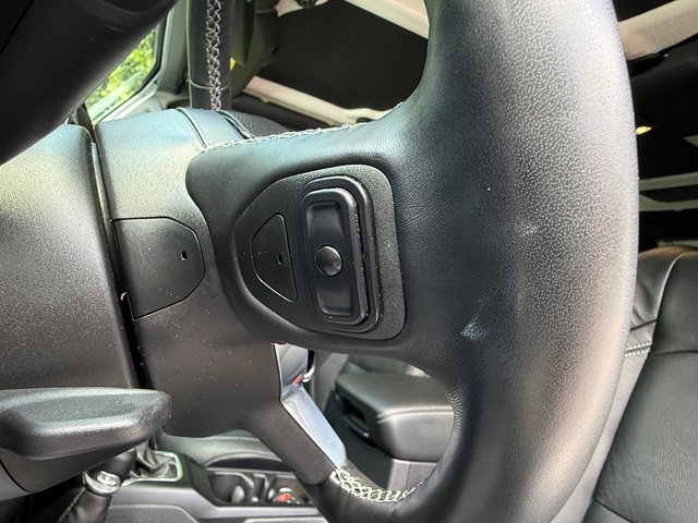 Used 2022 Jeep Wrangler Unlimited Sahara w/ LED Lighting Group AWD/4WD image 13