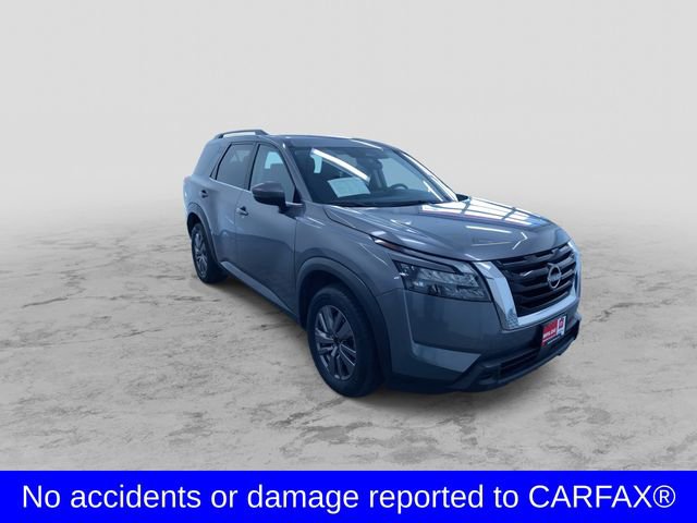 Used 2025 Nissan Pathfinder SV image 3